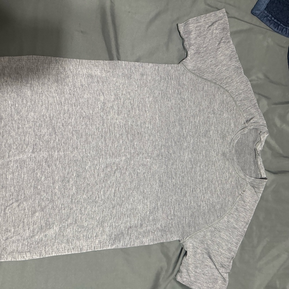 Men’s grey metal vent T-shirt Lululemon size small